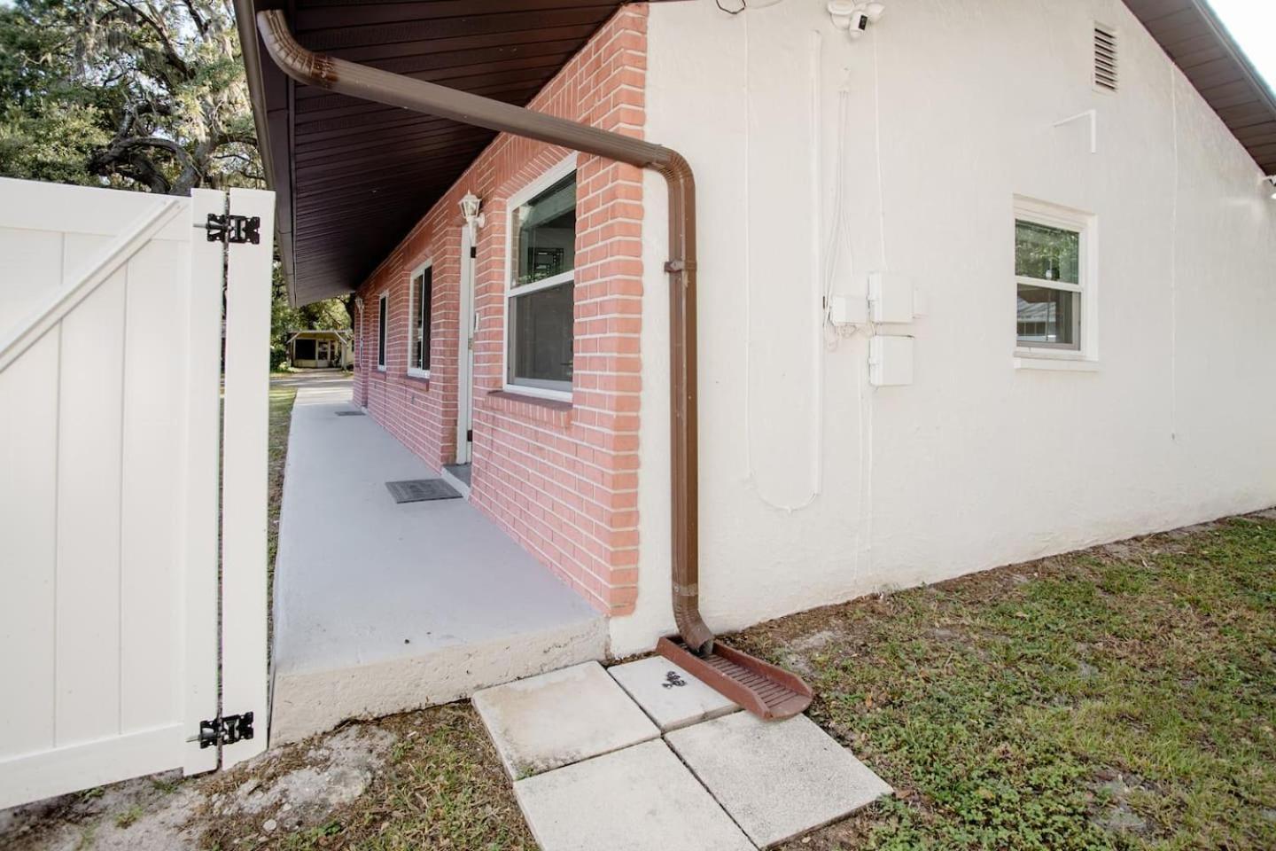 Walk Everywhere! 1-Bedroom Gem In Downtown Hub New Port Richey Eksteriør bilde