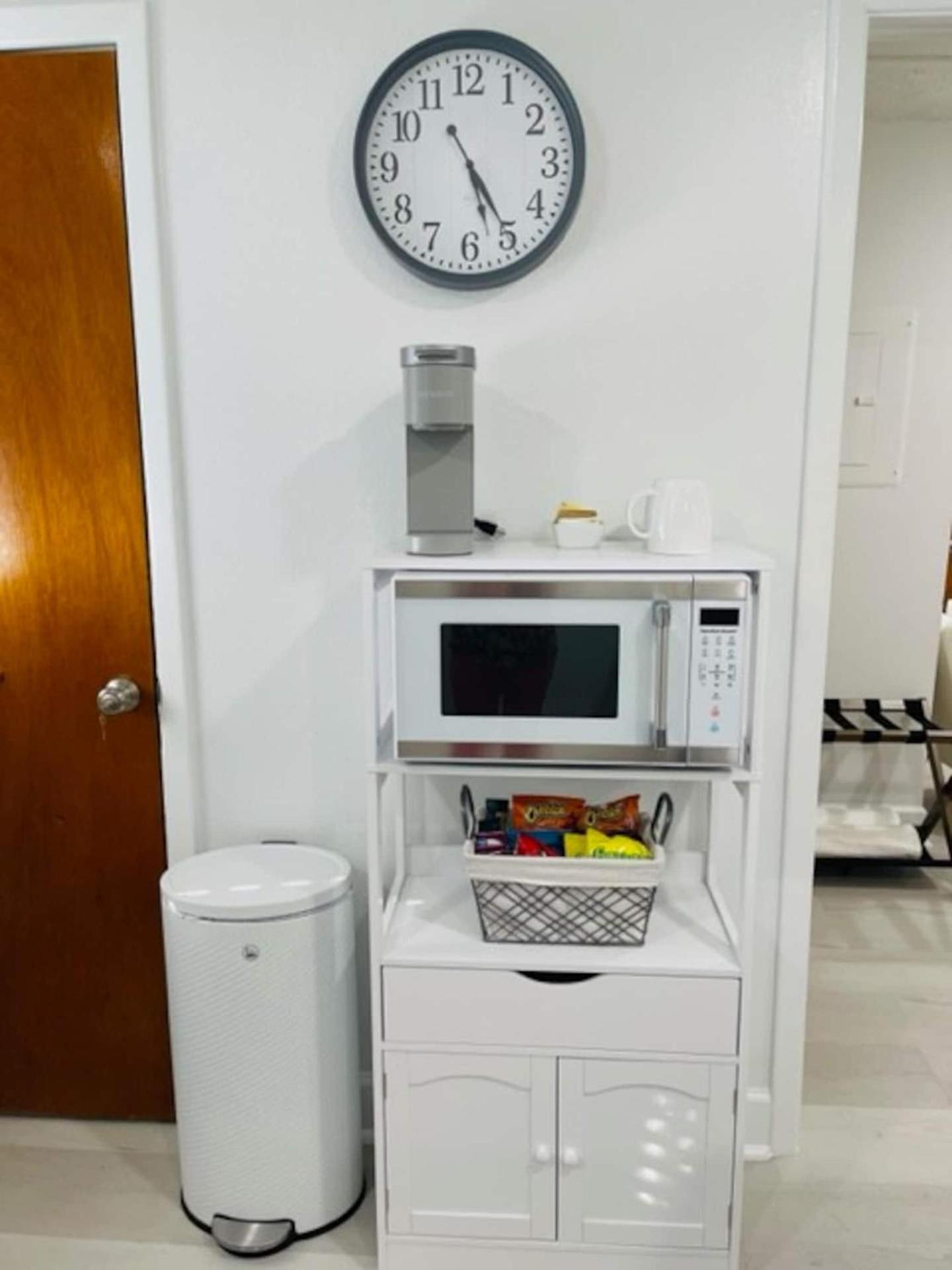 Walk Everywhere! 1-Bedroom Gem In Downtown Hub New Port Richey Eksteriør bilde