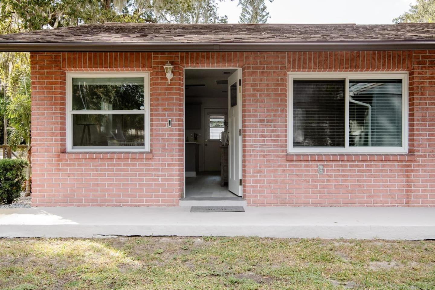 Walk Everywhere! 1-Bedroom Gem In Downtown Hub New Port Richey Eksteriør bilde