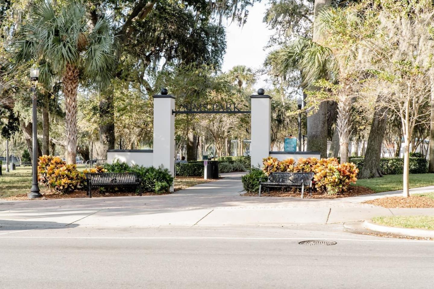 Walk Everywhere! 1-Bedroom Gem In Downtown Hub New Port Richey Eksteriør bilde
